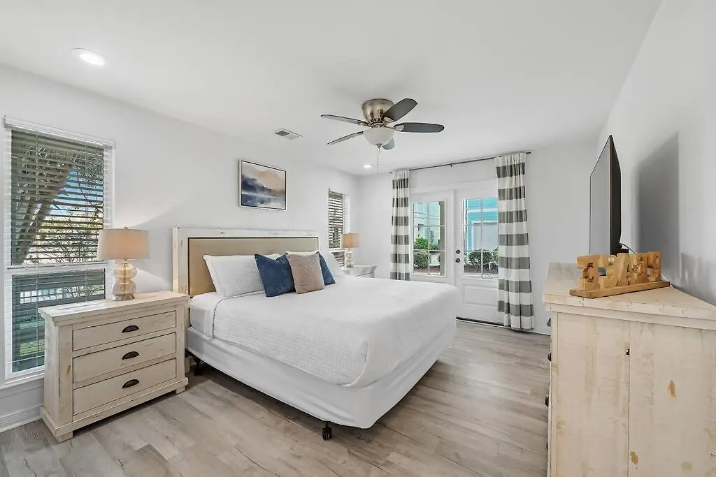 Gulf Views, Steps To Beach, Pool, Walk To Dining Destin