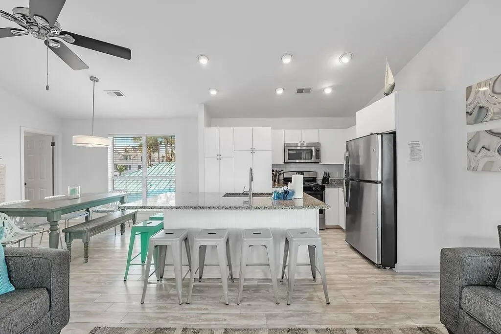 Gulf Views, Steps To Beach, Pool, Walk To Dining Destin
