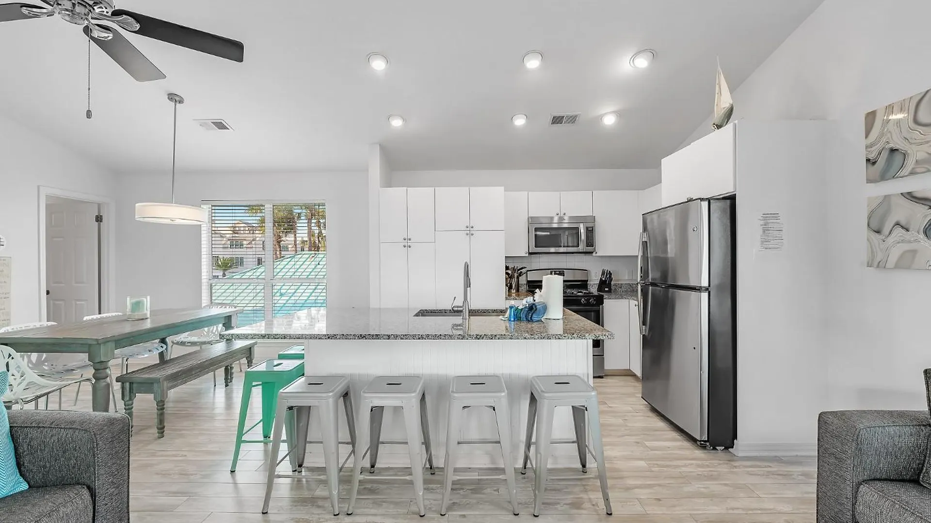 Gulf Views, Steps To Beach, Pool, Walk To Dining Destin